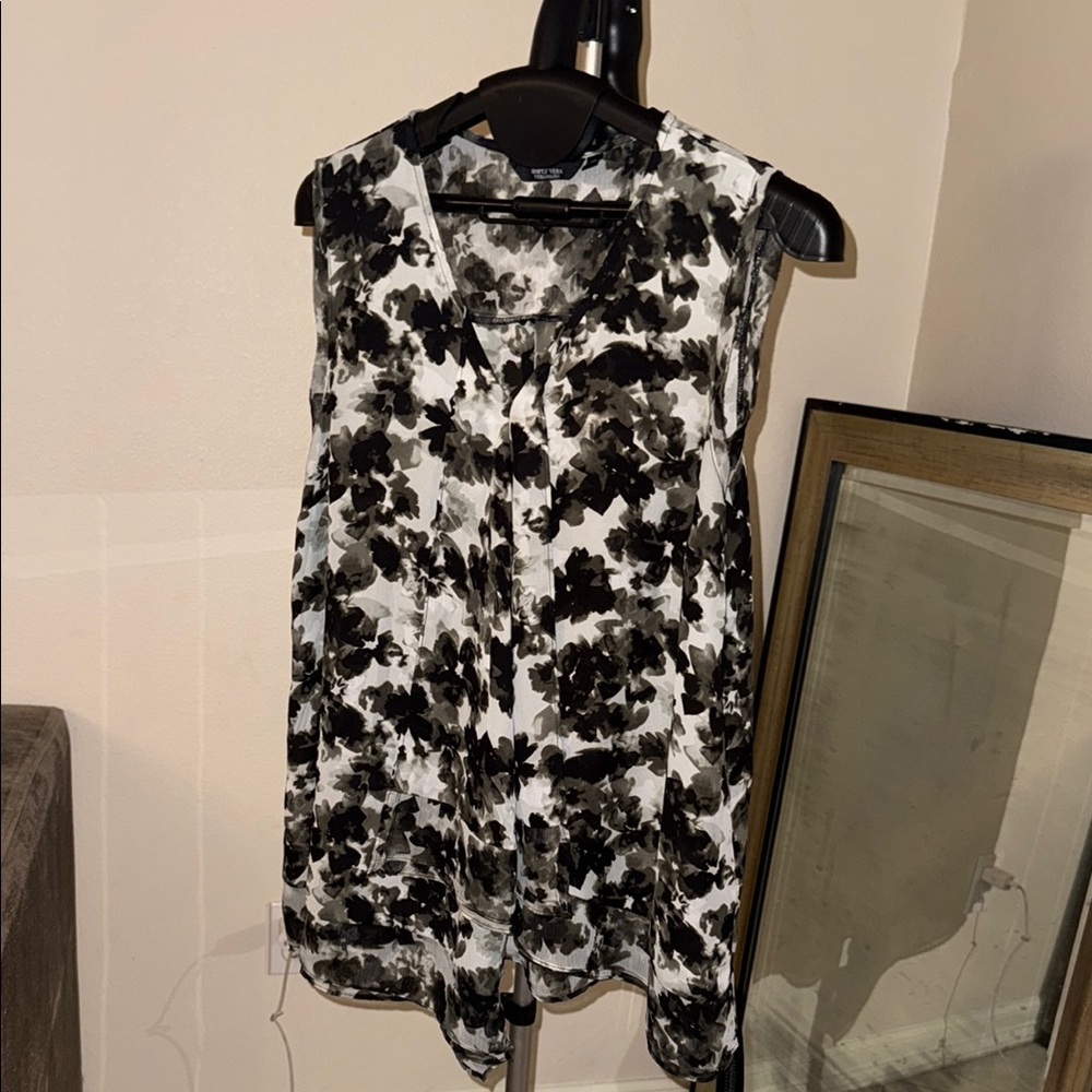 Simply Vera Vera Wang Black and White Graphic Blouse with Notched Collar